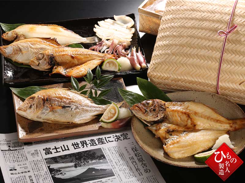 名人の干物 新聞セット盛りつけ
