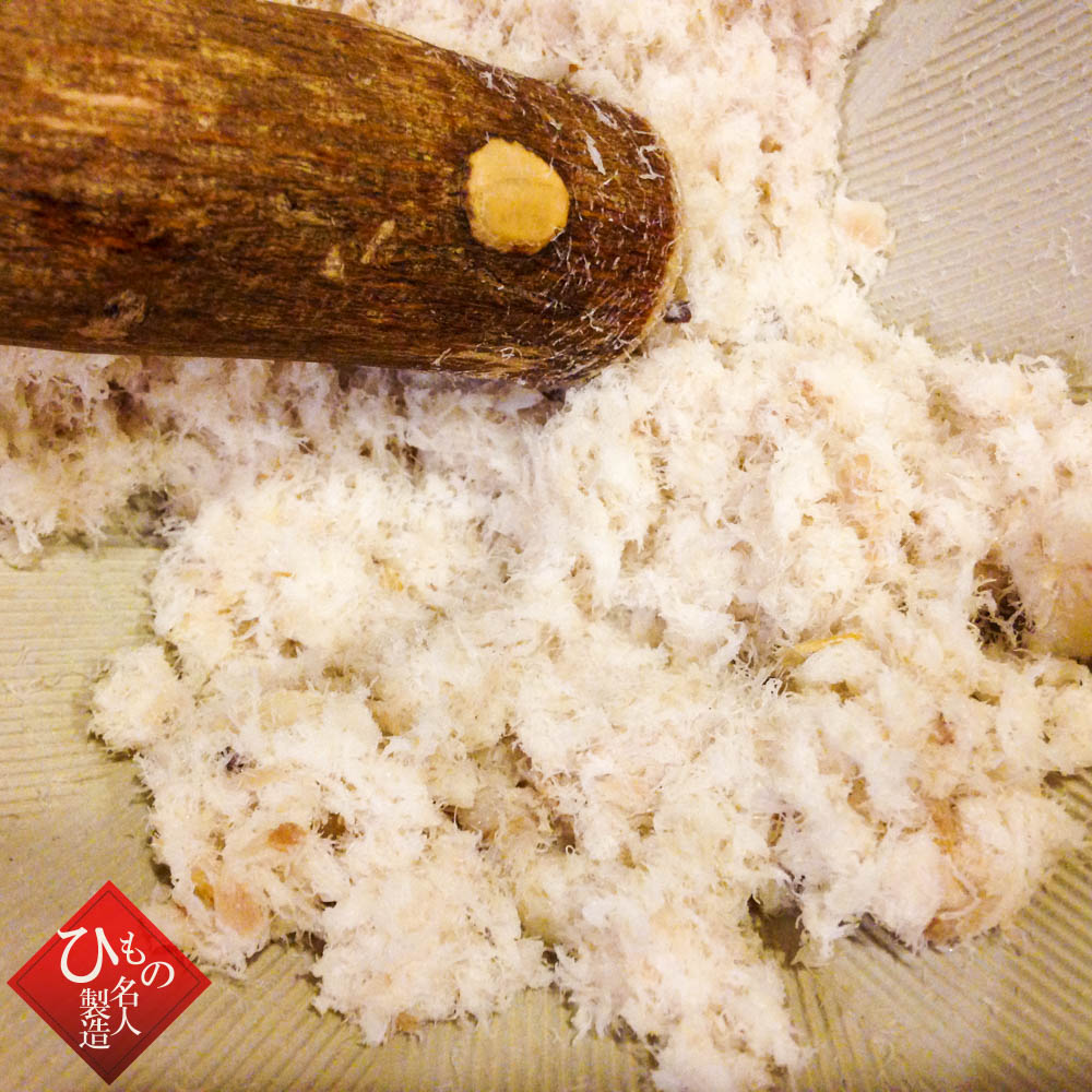 連子鯛で作る_ちらし寿司とお吸い物_繊維が見えるくらいまであてます。